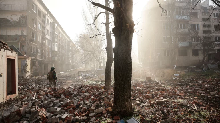 US envoy says Ukraine peace deal is close but Moscow says it wants radical changes