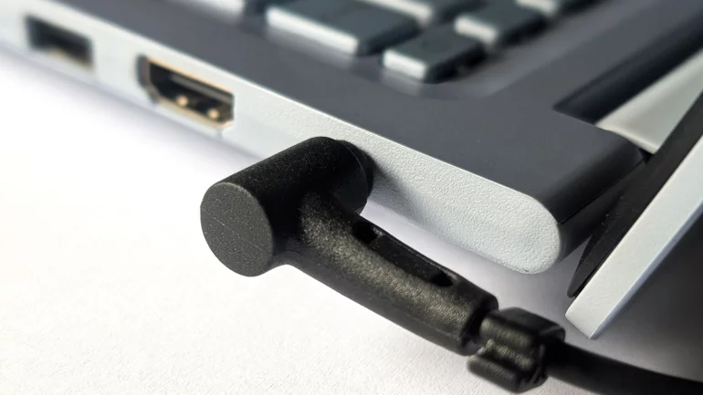 79% of travellers at risk. UAE sounds alarm on public charging ports