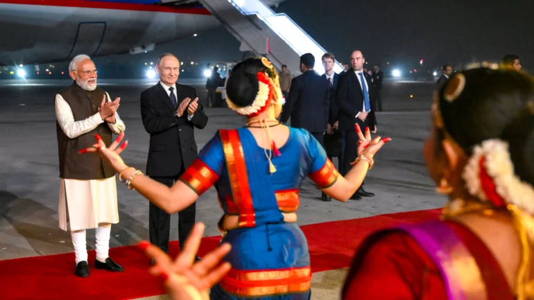 Putin visits Delhi as Russia and India seek to increase and diversify trade