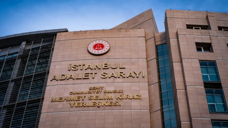 Five wounded in shooting in front of Istanbul courthouse, shooters killed