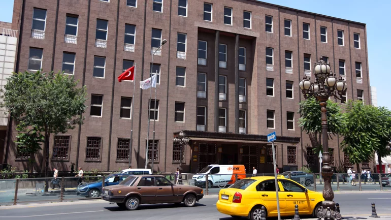 Turkey central bank ramps up interest rates to 40%