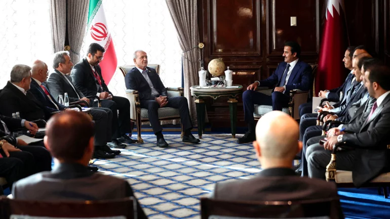 Qatari envoys press Iran on deal with Washington