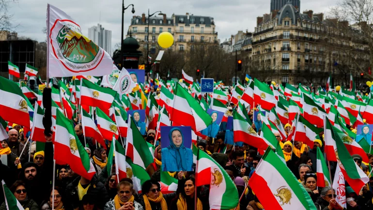 Emboldened by Trump, Iranian dissidents demand overthrow of rulers