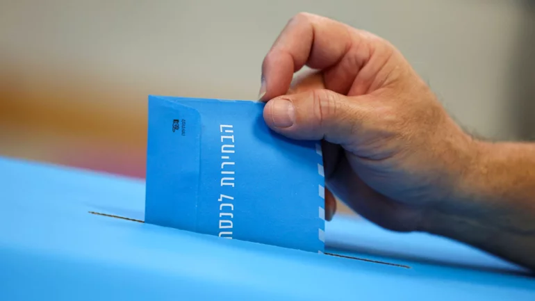 Israelis flock to polls in record numbers