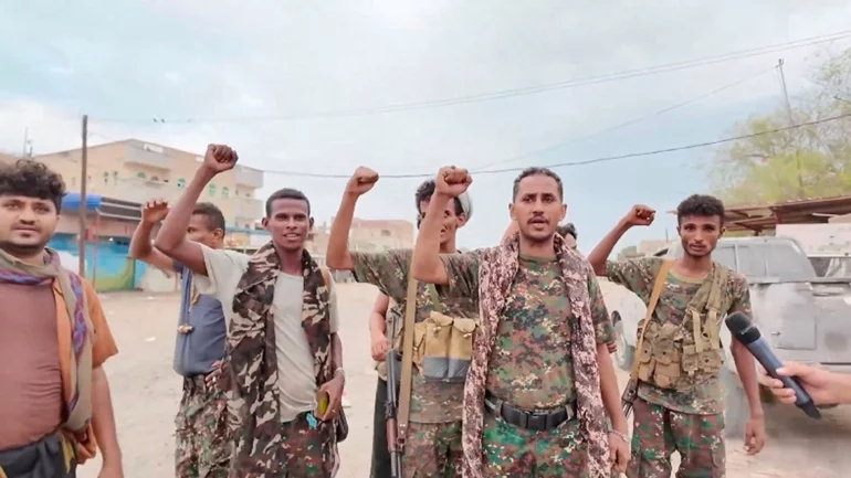Riyadh weighs response as Houthis dig in