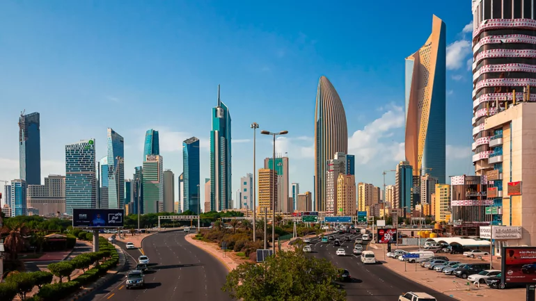 Pakistan, Kuwait eye stronger defense ties