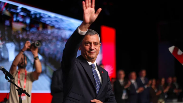 Turkey’s CHP rallies behind Özel while Erdogan tightens grip