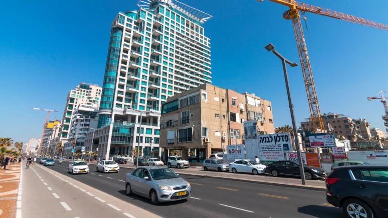 Driving in Israel: Phones forbidden, blinkers optional