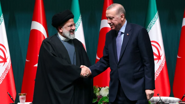 Erdogan, eyeing more trade with Iran, says Turkey weighing opening new border crossings