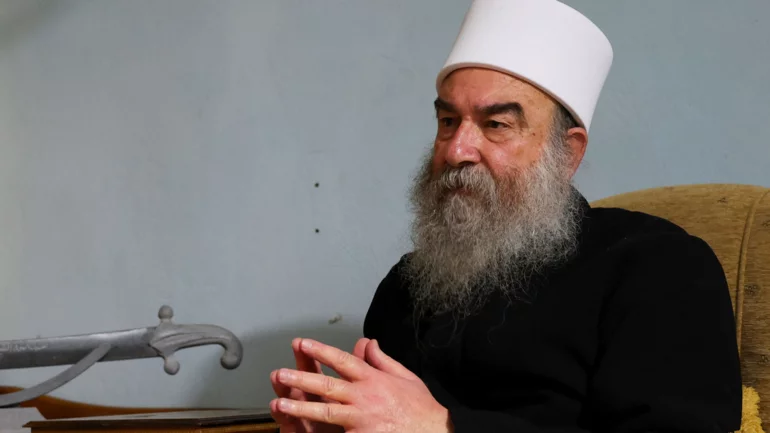 Syrian Druze leader urges local fighters to confront incoming government troops
