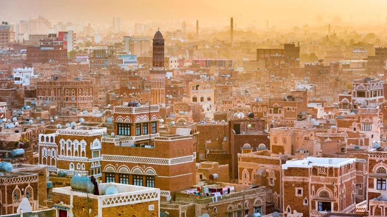 Yemeni forces strike Houthis after Madinah power station attack