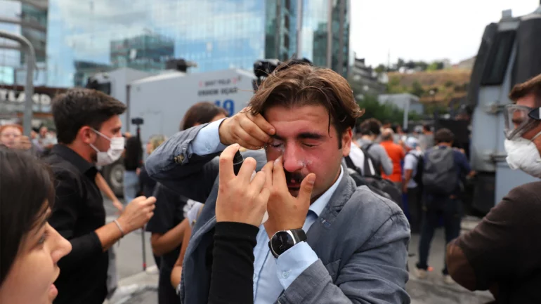 Turkey opposition uses tables, chairs to block police besieging headquarters