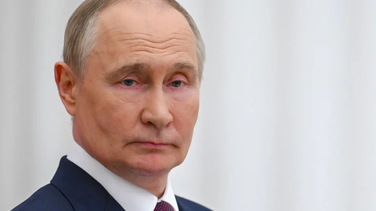 After Assad’s fall, Russia tries to hold on in Syria