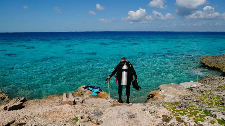 Cuba's top destinations deserted, without power or fuel under US sanctions