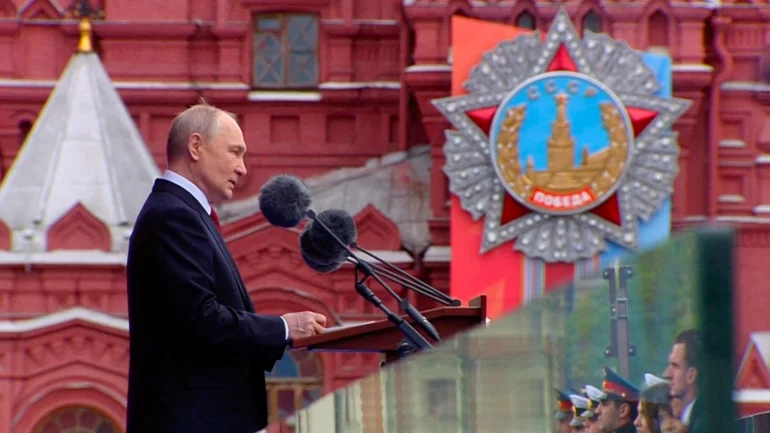 Putin attends scaled-back WW2 victory parade as worries deepen over Ukraine war