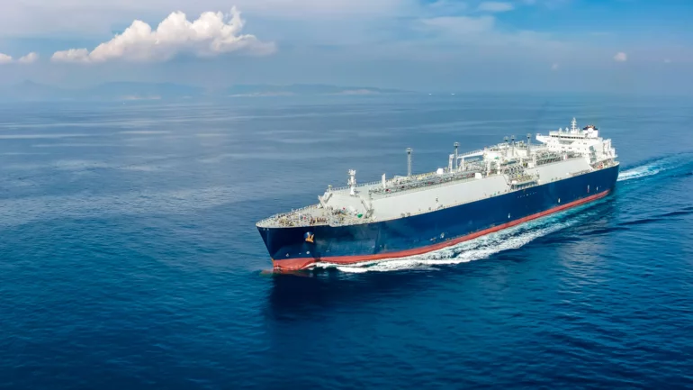 Tanker carrying Qatari gas sails toward Hormuz amid tensions