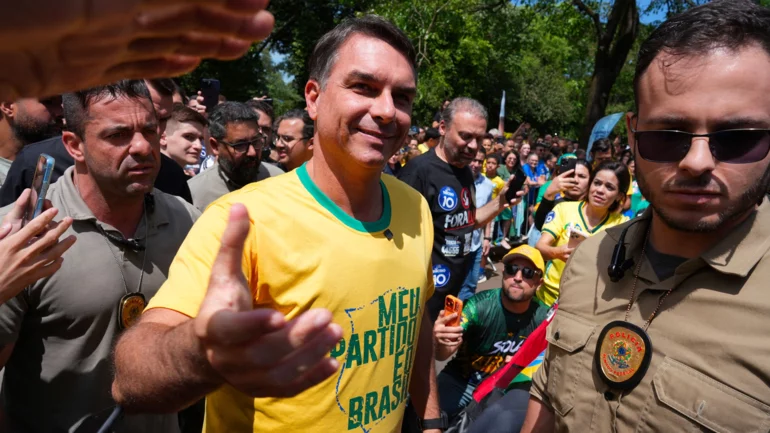 Lula's lead over Bolsonaro narrows ahead of Brazil vote, CNT/MDA poll shows