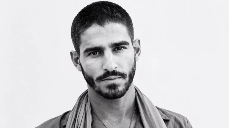 Kuwait holds U.S.-Kuwaiti journalist over war coverage