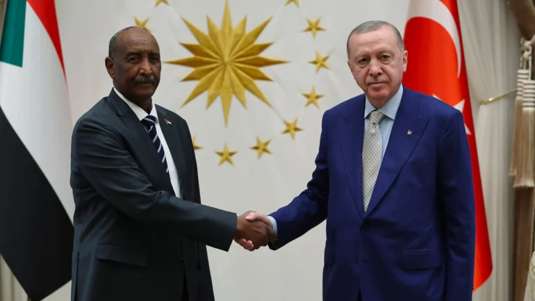 Erdogan, Sudan army chief hold talks on security and humanitarian crisis