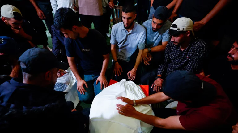 Palestinians mourn slain Hamas commander