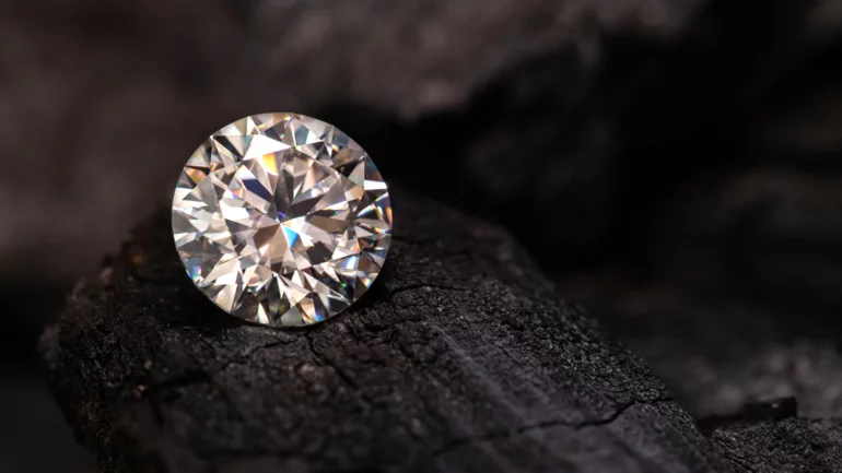Qatari royals fight in UK court over 'Idol's Eye' diamond