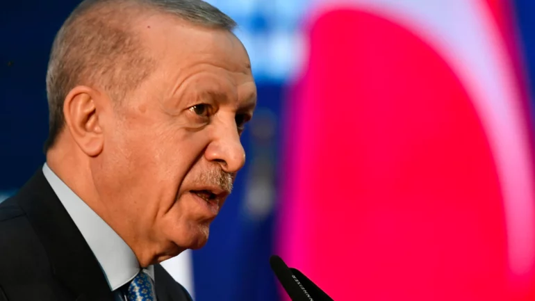Erdogan seeks mediator role