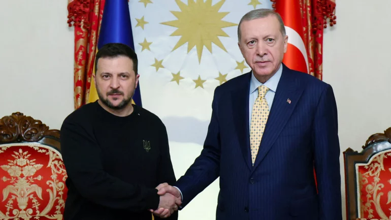 Erdogan offers to host Ukraine-Russia peace summit after meeting Zelenskiy