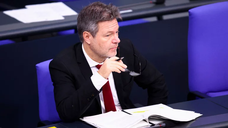 German economy minister cancels Middle East trip for budget talks