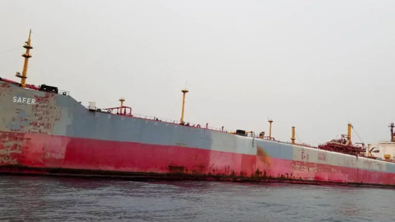 Red Sea fighting traps two oil ships in Houthi waters