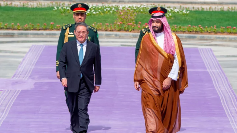 China's Li, Saudi crown prince discuss cooperation in Riyadh, meeting
