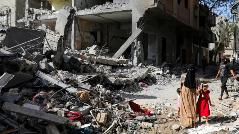 Hamas responds to Egypt, Qatar on Gaza ceasefire plan; source says group proposes new timeline