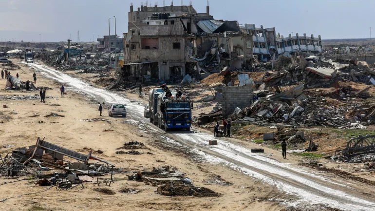 Hamas-led groups execute four for looting aid trucks amid some Gaza dissent