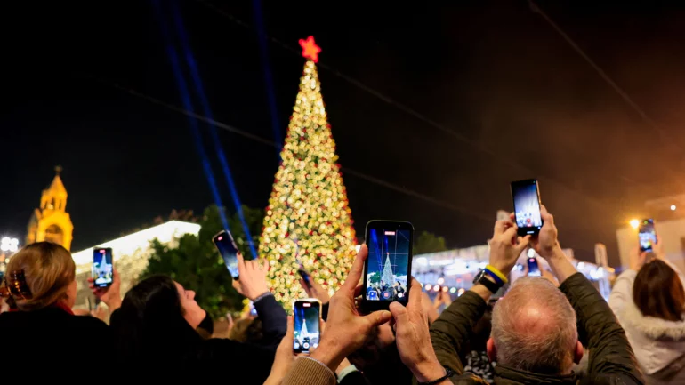 As Christmas lights return to Bethlehem, Palestinians look for hope