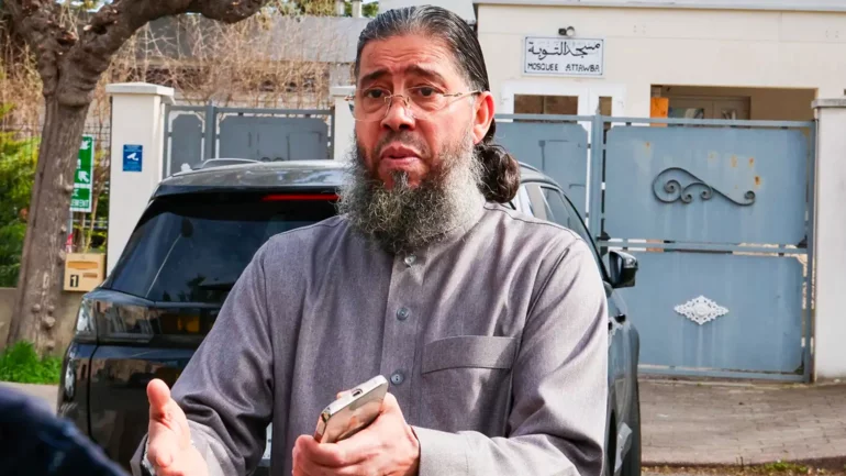 France expels 'radical' Tunisian imam - interior minister