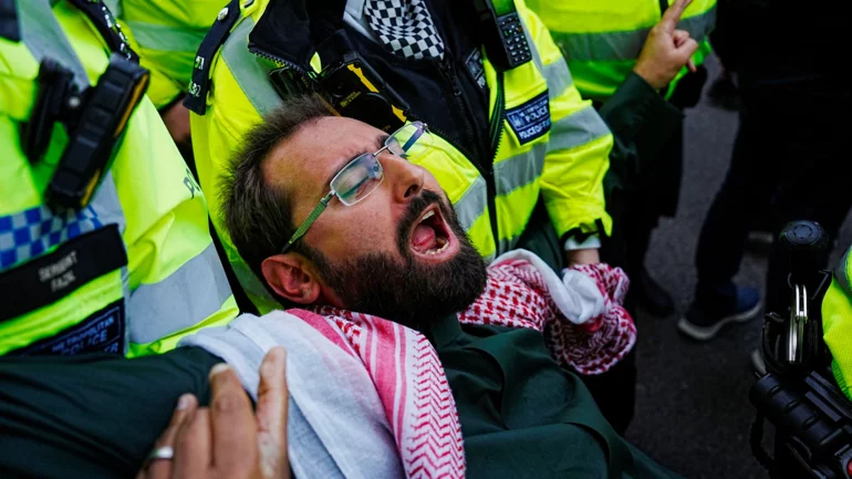 UK police arrest 425 at protest backing banned extremist group Palestine Action