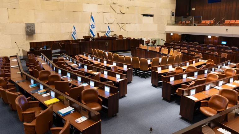 Pressure mounts on Netanyahu as opposition moves to dissolve parliament