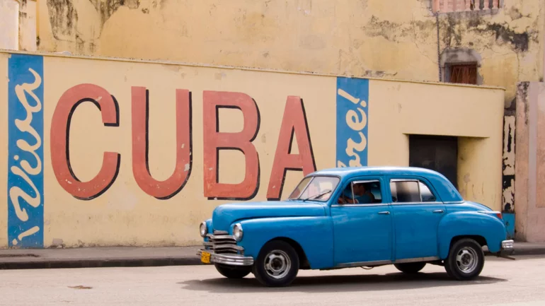 Trump suggests Cuba should strike a deal with US