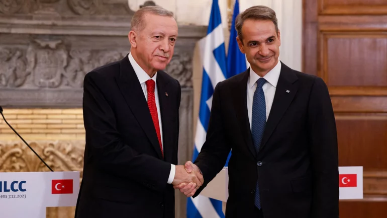 Turning over a page, Greece and Turkey agree to mend ties