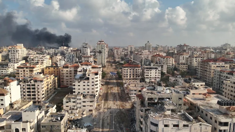 Israeli tanks close in on Gaza City, Trump to chair meeting