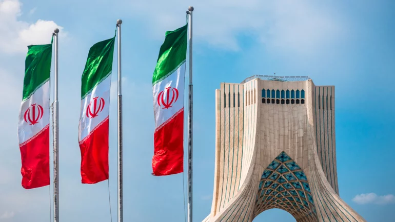 Trump says weighing tough response to Iran crackdown, Tehran says ready for war but also dialogue