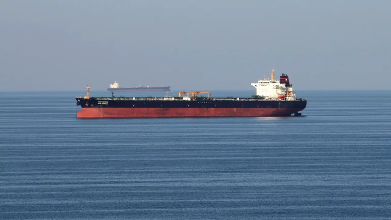 US issues fresh guidance to vessels transiting Strait of Hormuz as Iran tensions simmer