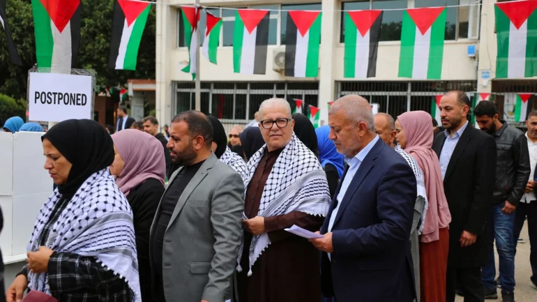 EU criticizes postponement of Palestinian elections