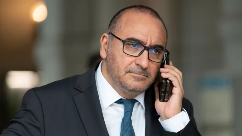 A fragile thaw between Paris and Algiers