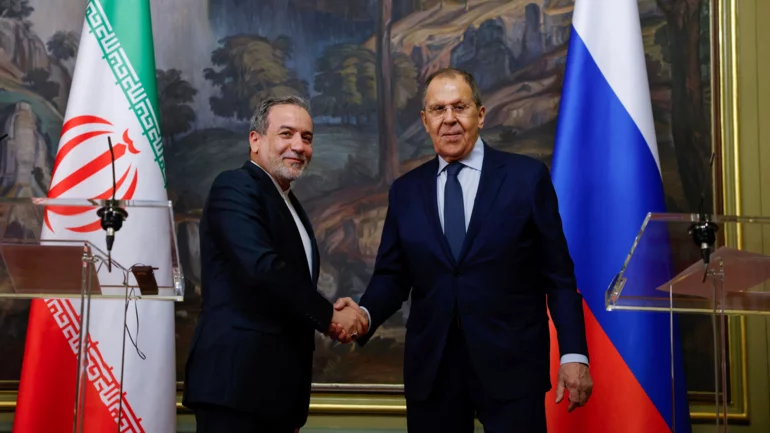Russia's Lavrov meets Iran's Araqchi, renews offer to help solve conflict