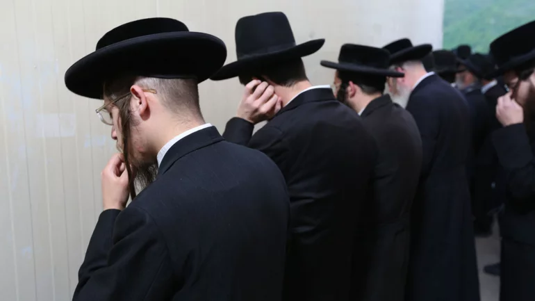Sephardic Chief Rabbi: 'If they force us to go to the army - we will all go abroad'