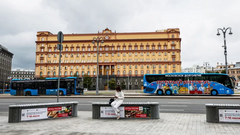 Putin calls on KGB's heirs to bust the West's sanctions