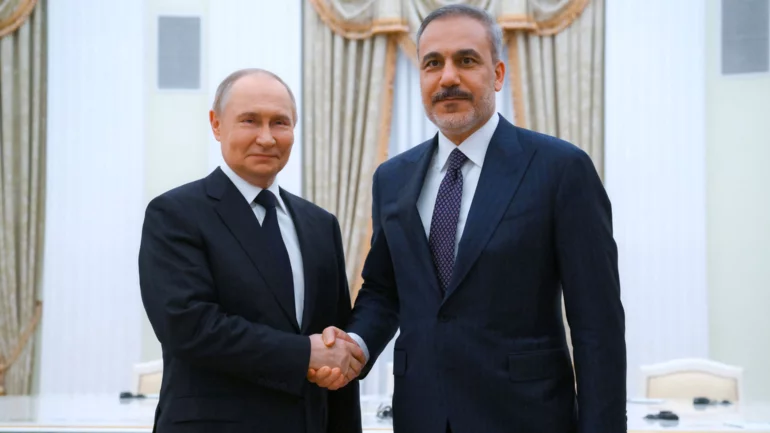 Putin and Turkish foreign minister discuss Ukraine peace efforts, source says