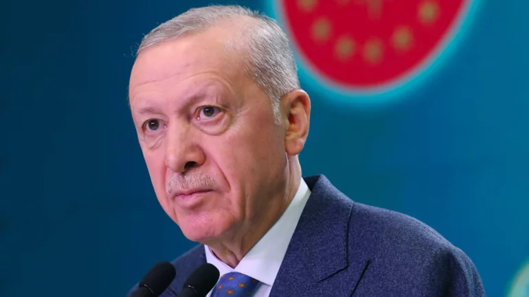 Erdogan says Turkey in close dialogue with Syria's de facto leader