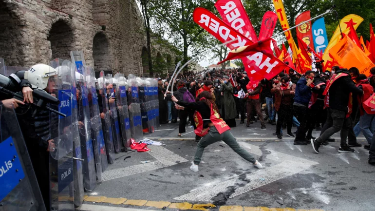 Turkish police detain 217 May Day protesters in Istanbul, minister says