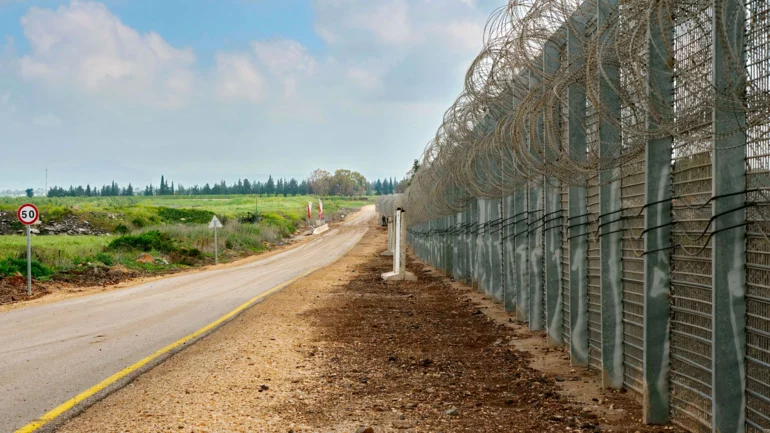 Netanyahu visits Syria buffer zone